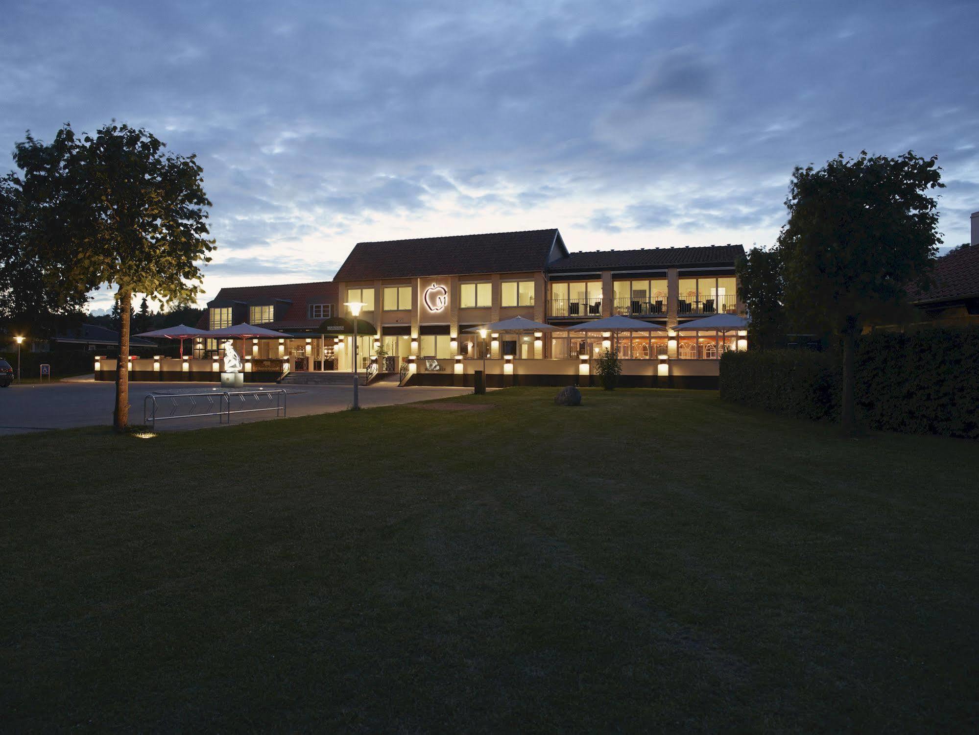Molskroen Strandhotel Ebeltoft Exteriör bild